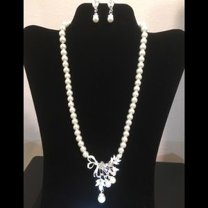 Jewelry set. Pearl necklace & earring. Silver. New